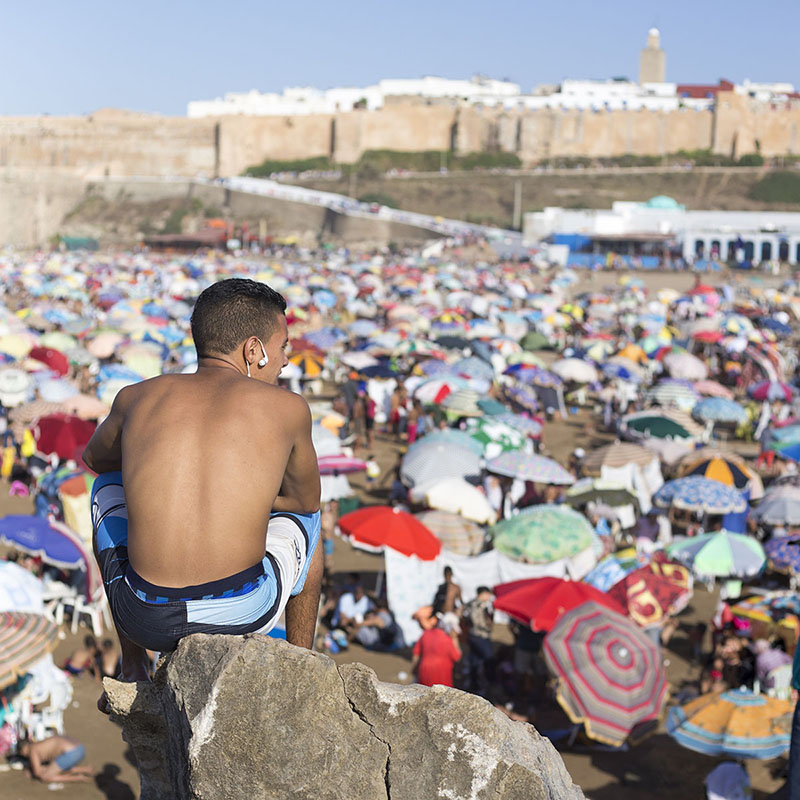 parasols, udayas, umbrellas, crowd, foule, plage, maroc